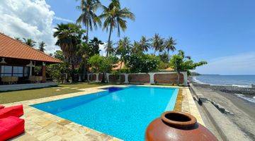 Gambar 1 STUNNING BEACHFRONT VILLA IN THE NORTH EAST COST OF BALI