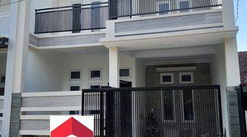 tampak depan dijual rumah siap huni di
