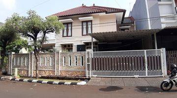 tampak depan dijual rumah hook siap huni