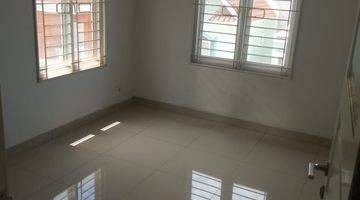 Gambar 2 Rumah Kontrakan 3 Lantai Bagus Semi Furnished di Jl. Cadwel , Tangerang