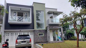 Gambar 1 Rumah Cantik Depan Dan Samping Taman Serta Luas di Bsd City