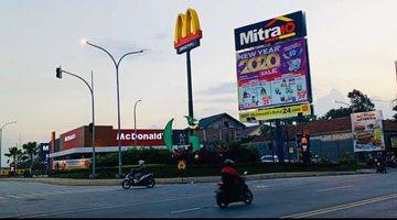 Gambar 4 Gudang Nol Jalan Raya Serang dekat Tol , mcdonald