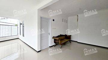 Gambar 2 Disewakan Rumah Hook 2 Lantai Murah Semi Furnished di Griya Shanta