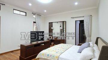 Gambar 4 Rumah mewah semi furnished di Puspita Loka BSD