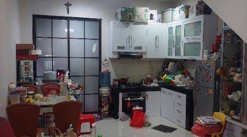 Gambar 3 Rumah Green Lake City, East Asia 4x12, hadap kolam renang, Furnished, SHM