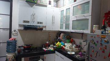 Gambar 4 Rumah Green Lake City, East Asia 4x12, hadap kolam renang, Furnished, SHM