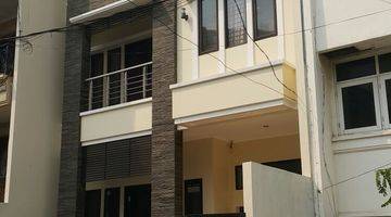 Gambar 5 Rumah area Mangga Dua, 3,5 lantai, 192 sqm, semi furnished