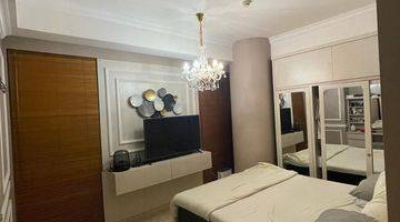 Gambar 1 Teras House Gold Coast Full Furnished Hadap Timur