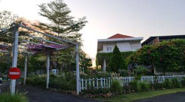 Gambar 1 Villa Dengan Roi Tinggi Lokasi Sawangan Nusa Dua