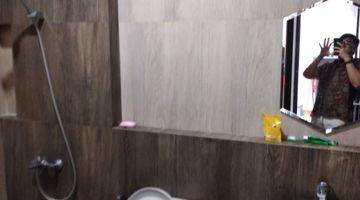 kamar mandi rumah minimalis griya loka bsd