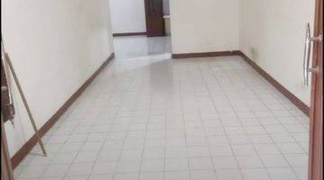 ruang tamu rumah mungil dalam komplex yang