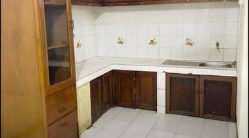 dapur rumah mungil dalam komplex yang