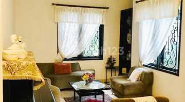 ruang tamu rumah bagus 2 lantai lokasi