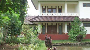 tampak depan rumah peristirahatan sangat nyaman asri