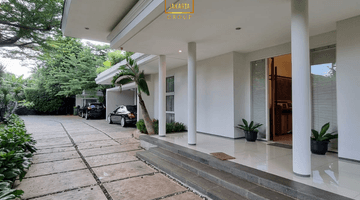 Gambar 3 Rumah Kemang Modern Tropical Carport Luas Dekat Tb Simatupang 