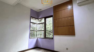 Gambar 5 Rumah Hook Pondok Indah 2 Lantai View Taman, Ada Garasi Caport