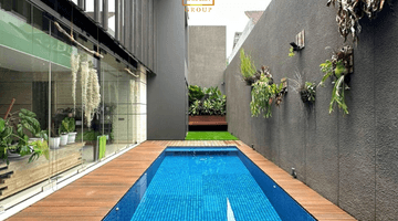 Gambar 2 Rumah 3.5 Lantai Ada Pool Prime Area Depan Taman, Jalan Lebar