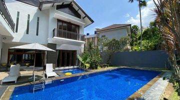 Gambar 1 Rumah Dago Pakar Swimming Pool View City