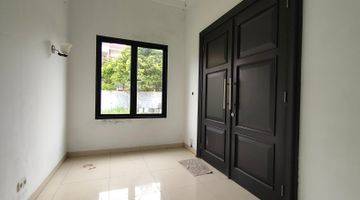 Gambar 5 Rumah Minimalis Halaman Luas Hook Depan Taman Sentul City Bogor