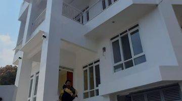 Gambar 2 Rumah 3 Lantai Semi Villa Cita View Kodya Bandung 