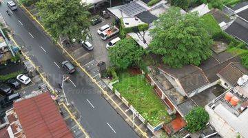 Gambar 2 Rumah Hitung Tanah, Pinggir Jalan Raya Kemang, Jakarta Selatan.