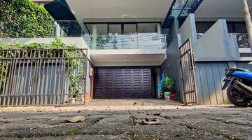 Gambar 1 Rumah Modern Tropis Kemang 4 Lantai Private Pool Dan Private Lift