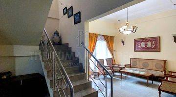 Gambar 2 Dijual Rumah 2 Lantai Semi Furnished Siap Huni di Jatinegara