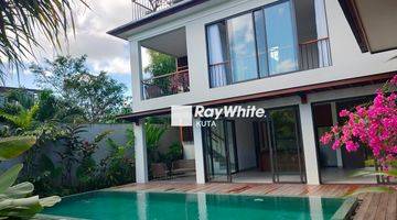 Gambar 1 Contemporary Villa With Ocean View From The Upper Level