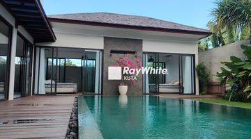 Gambar 2 Contemporary Villa With Ocean View From The Upper Level