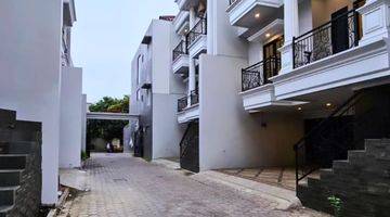 Gambar 1 Townhouse Mewah Modern Classic Di Jagakarsa 