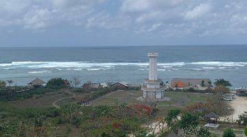 Gambar 3 Tanah Di Pinggir Pantai Pandawa.