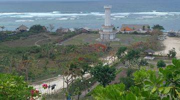 Gambar 2 Tanah Di Pinggir Pantai Pandawa.