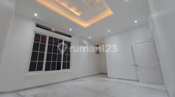 Gambar 4 Rumah Minimalis with Rooftop at PIK (CYNTHIA 0878-6359-0057)