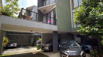 Gambar 1 Rumah Industrial Minimalis Dalam Townhouse Di Lebak Bulus