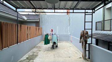 Gambar 4 Rumah Industrial Minimalis Dalam Townhouse Di Lebak Bulus