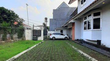 Gambar 3 Rumah Mewah 2 Lantai Halaman Luas Ada Kolam Renang Harga Murah