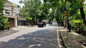 Gambar 1 Di  Rumah tua di Hoek, pinggir jalan, strategis. Lokasi sekitar rindang dan teduh Jl. Hanglekiu, Gunung, Jakarta Selatan