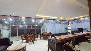 ruang tamu kantor gudang ex showroom mobil