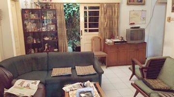 ruang keluarga rumah hoek 2 lantai di