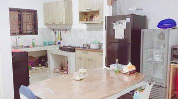 ruang makan rumah 2 lantai bagus disewakan