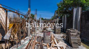 Gambar 3 Sedang Dibangun Villa Empat Kamar Tidur Di Tepi Pantai Sanur