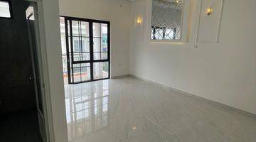 Gambar 4 Rumah Eksklusif Pinggir Jalan Raya  Semi Furnished