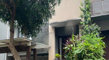tampak depan rumah di alam sutera cluster