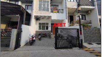 tampak depan rumah modern di kelapa hybrida