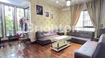 Gambar 2 RUMAH GREEN GARDEN 3 LANTAI HUNIAN ASRI POSISI HOEK FURNISHED PARQUET