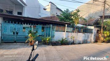 tampak depan *silvia* dijual rumah tua hitung