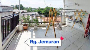 Gambar 3 Rumah 2 Lantai Dalam Townhouse di Pejaten Timur, Semi Furnished