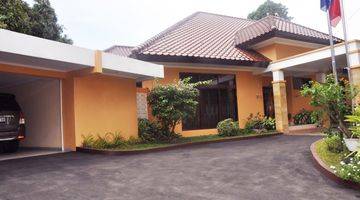 Gambar 2 Rumah Luas di Patra Kuningan, 1 Lantai, 3KT, Pool, Semi Furnished