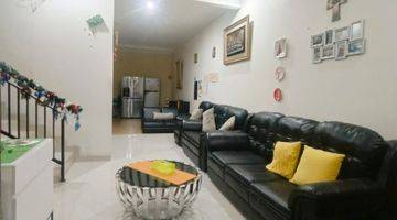 Gambar 4 Rumah 2 Lantai Dalam Townhouse di Pejaten Timur, Semi Furnished