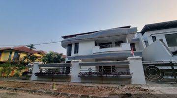 Gambar 1 Di  Rumah Hoek Bagus Full Renov  Murah Di Taman Modern